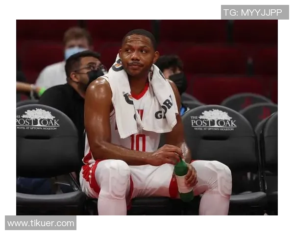 火箭球员戈登因伤缺席季前训练，备战新赛季